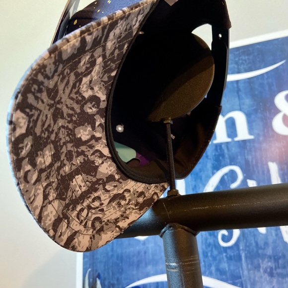 Embroidered SnapBack - Picture 3 of 4